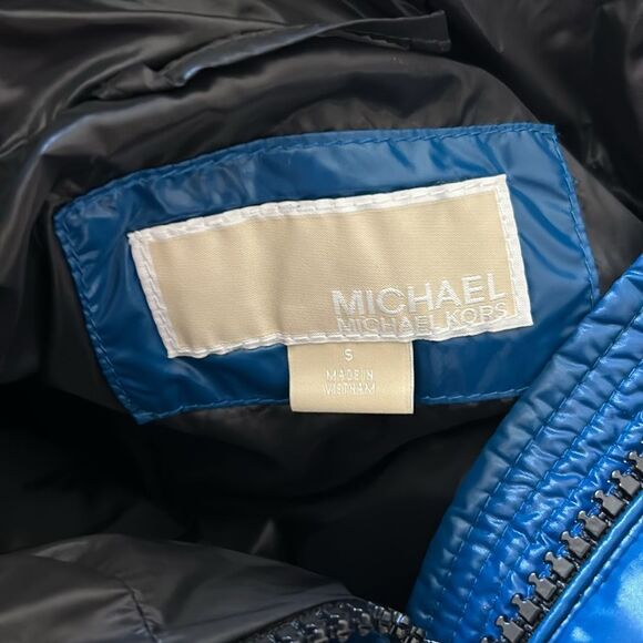 Michael Kors Blue Puffer With Hood Crop Jacket - Picture 6 of 7